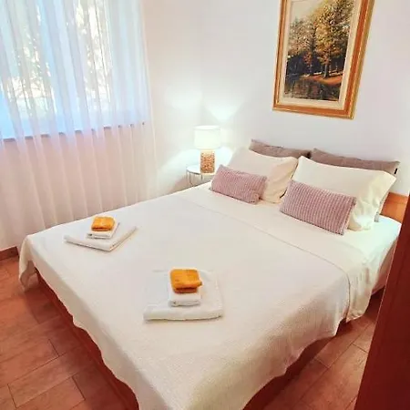 Apartments Lola Rovinj Exterior photo