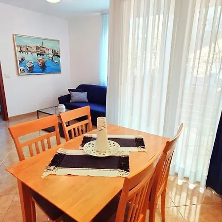 Apartments Lola Rovinj Exterior photo