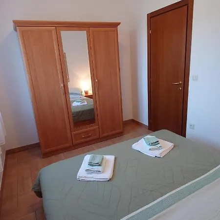 Apartments Lola Rovinj Exterior photo