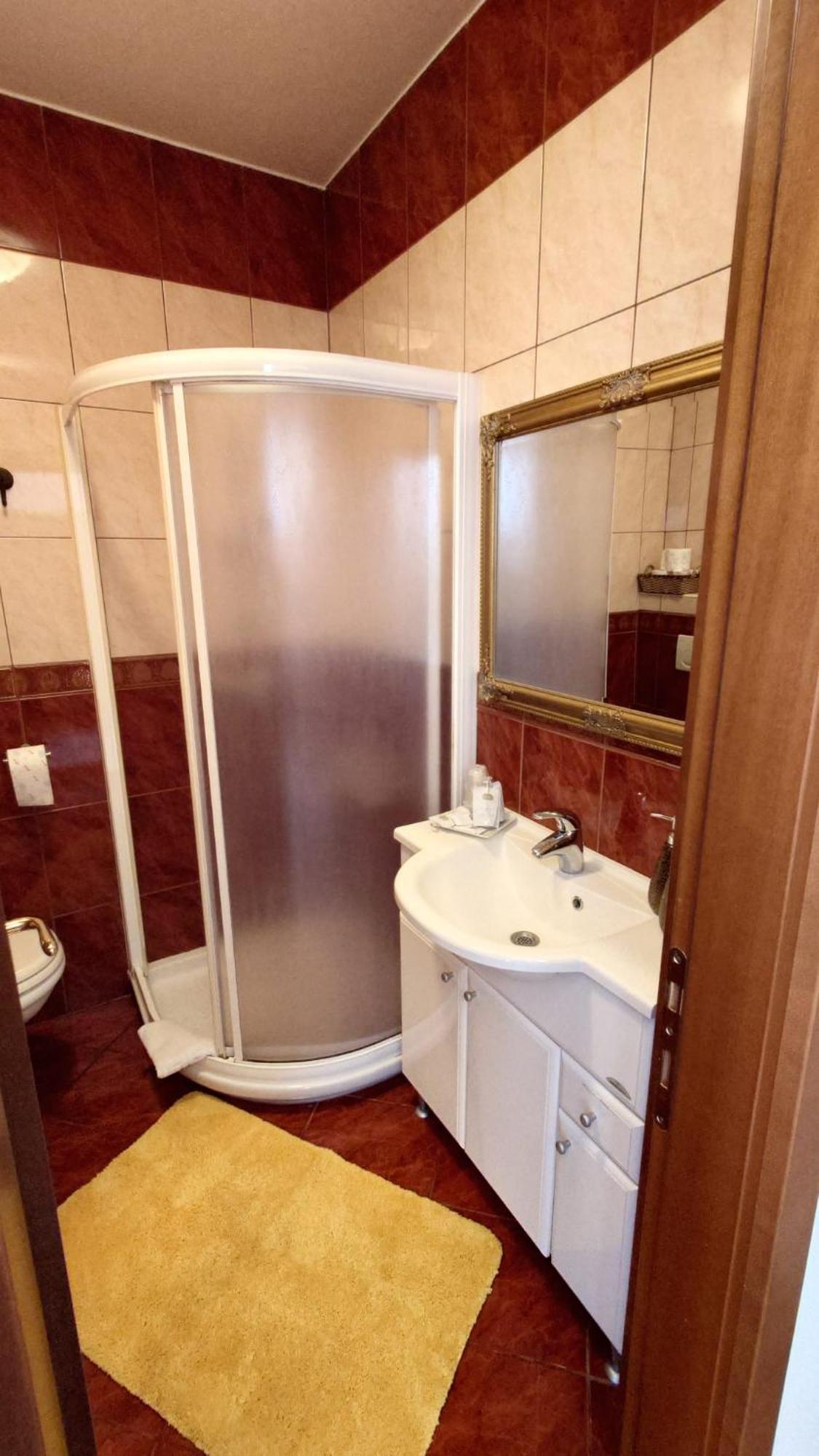 Lola Apartma